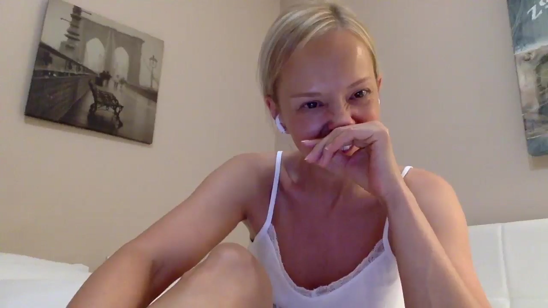 Gallery image thumbnail from Aimee_Angel's myfreecams stream on, 08/08/2025, 21:08 image 14 of 20