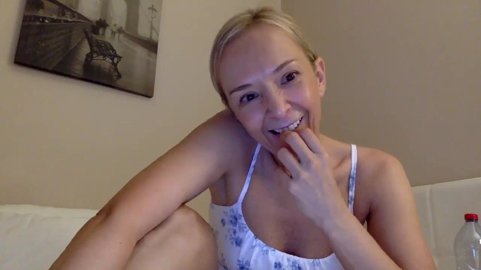 Gallery image thumbnail from Aimee_Angel's myfreecams stream on, 08/12/2025, 17:53 image 17 of 20