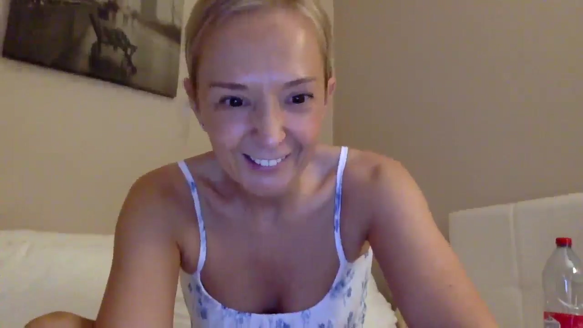 Gallery image thumbnail from Aimee_Angel's myfreecams stream on, 08/12/2025, 17:53 image 16 of 20