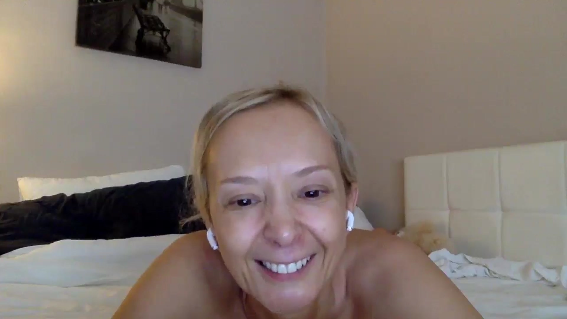 Gallery image thumbnail from Aimee_Angel's myfreecams stream on, 08/23/2025, 14:11 image 11 of 20