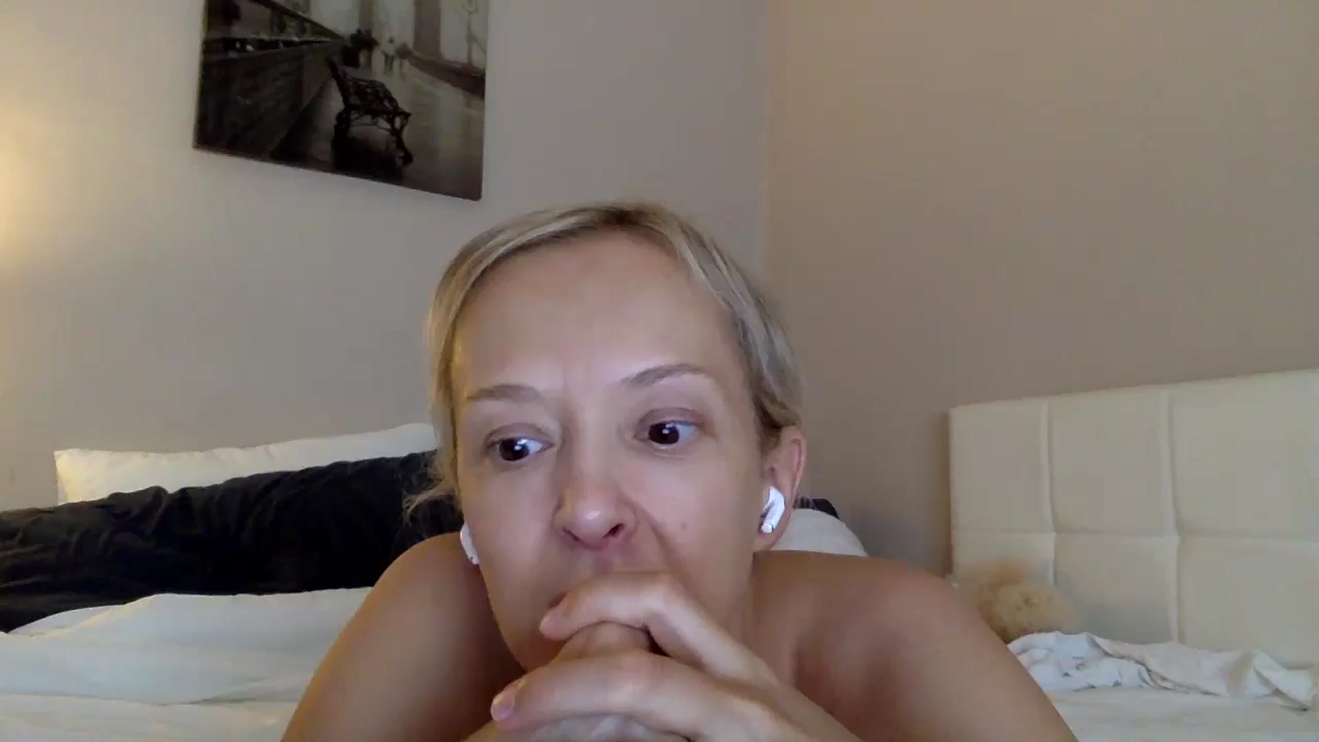 Gallery image thumbnail from Aimee_Angel's myfreecams stream on, 08/23/2025, 14:11 image 13 of 20