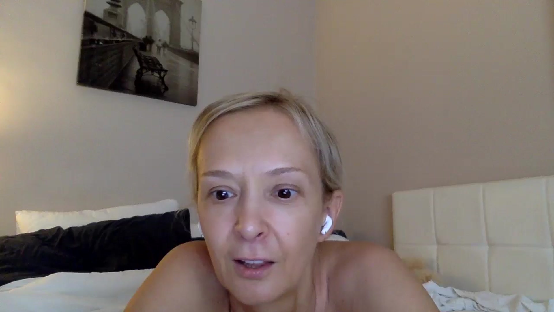 Gallery image thumbnail from Aimee_Angel's myfreecams stream on, 08/23/2025, 14:11 image 9 of 20