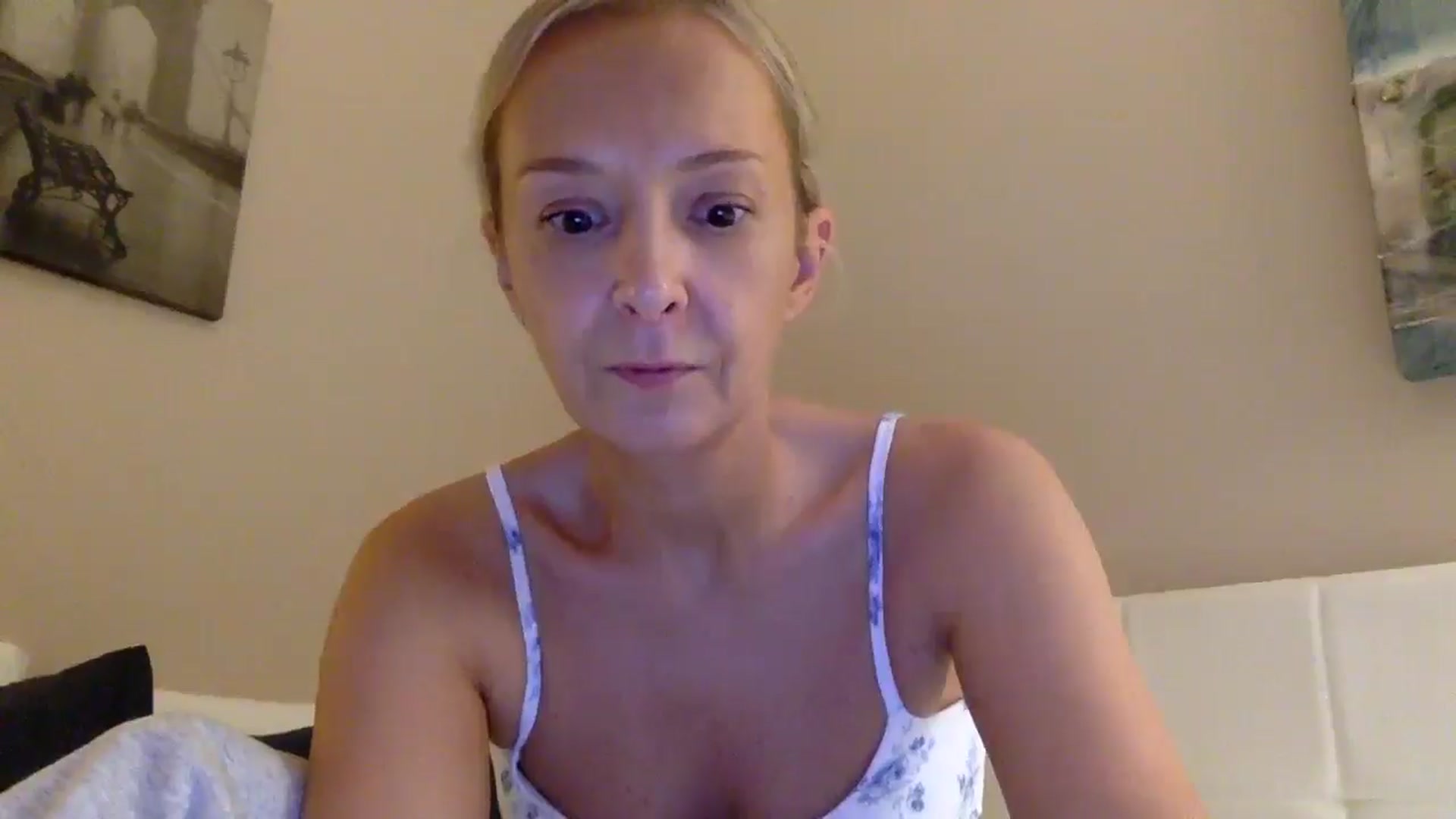 Gallery image thumbnail from Aimee_Angel's myfreecams stream on, 08/26/2025, 22:29 image 7 of 20
