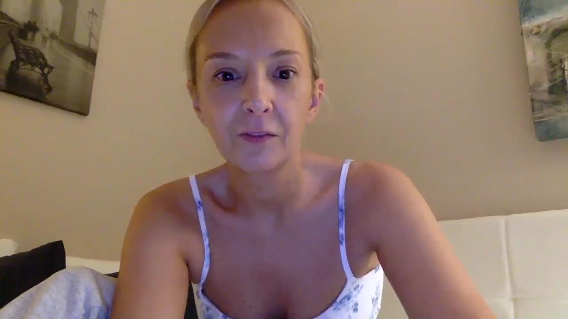 Gallery image thumbnail from Aimee_Angel's myfreecams stream on, 08/26/2025, 22:29 image 6 of 20