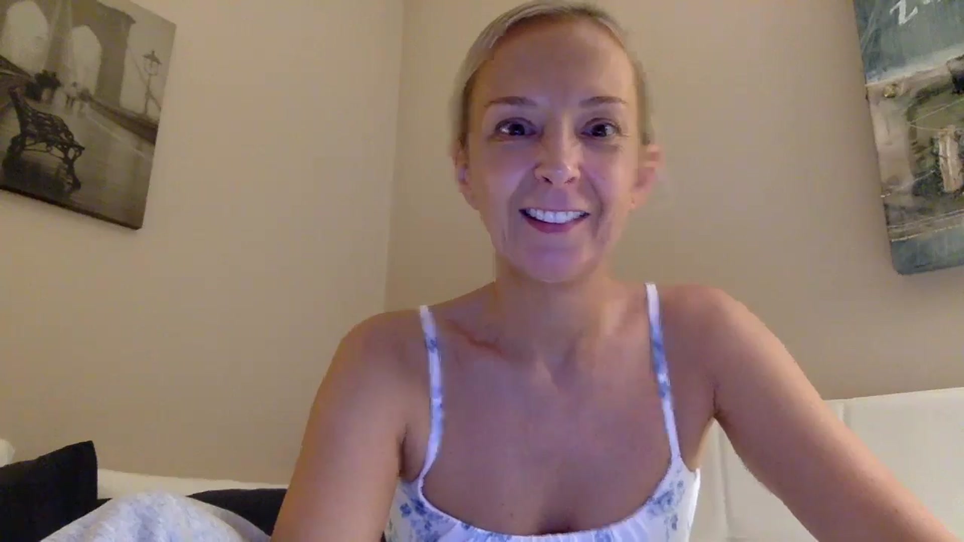 Gallery image thumbnail from Aimee_Angel's myfreecams stream on, 08/26/2025, 22:29 image 2 of 20