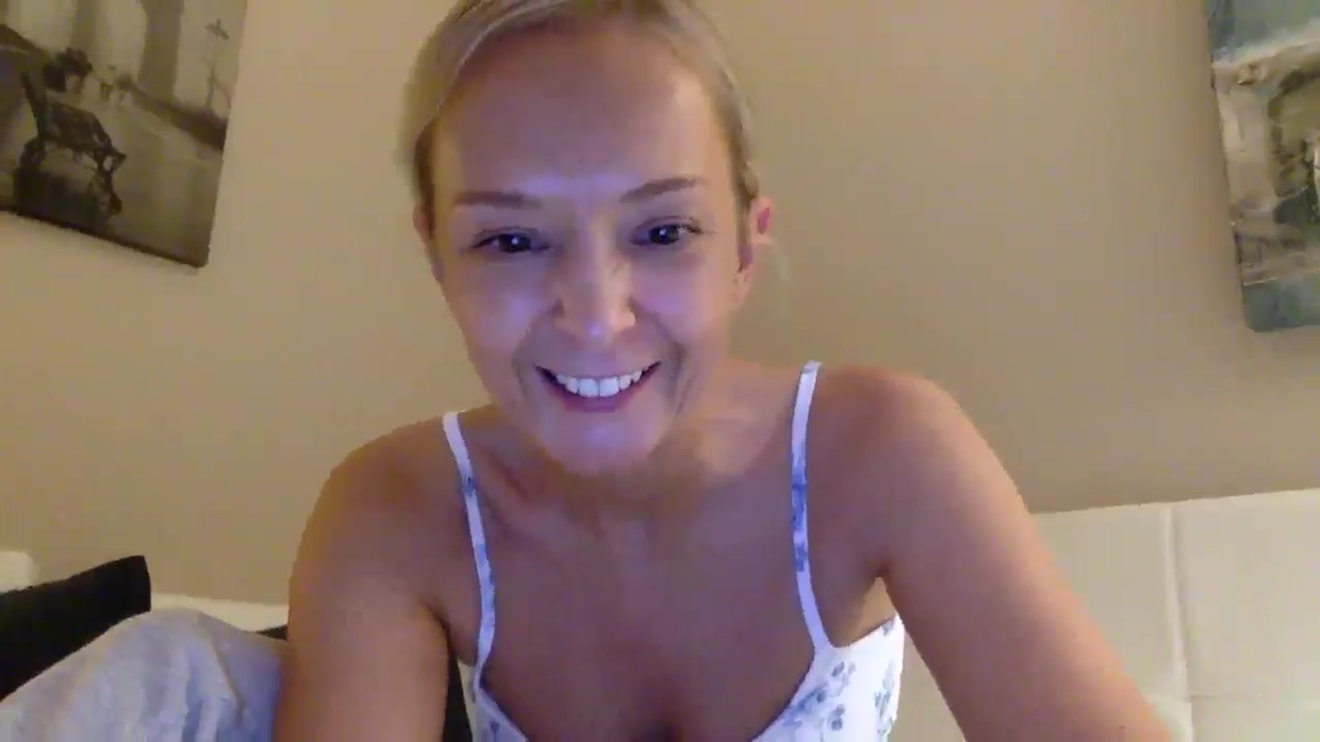 Gallery image thumbnail from Aimee_Angel's myfreecams stream on, 08/26/2025, 22:29 image 5 of 20
