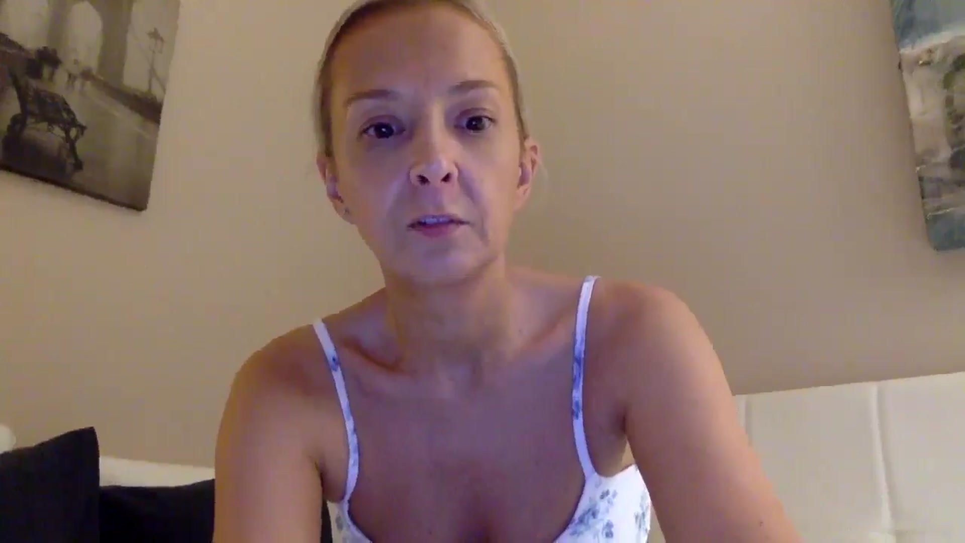 Gallery image thumbnail from Aimee_Angel's myfreecams stream on, 08/26/2025, 22:29 image 13 of 20