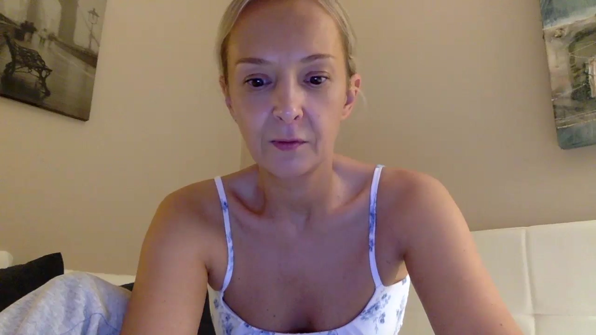 Gallery image thumbnail from Aimee_Angel's myfreecams stream on, 08/26/2025, 22:29 image 3 of 20