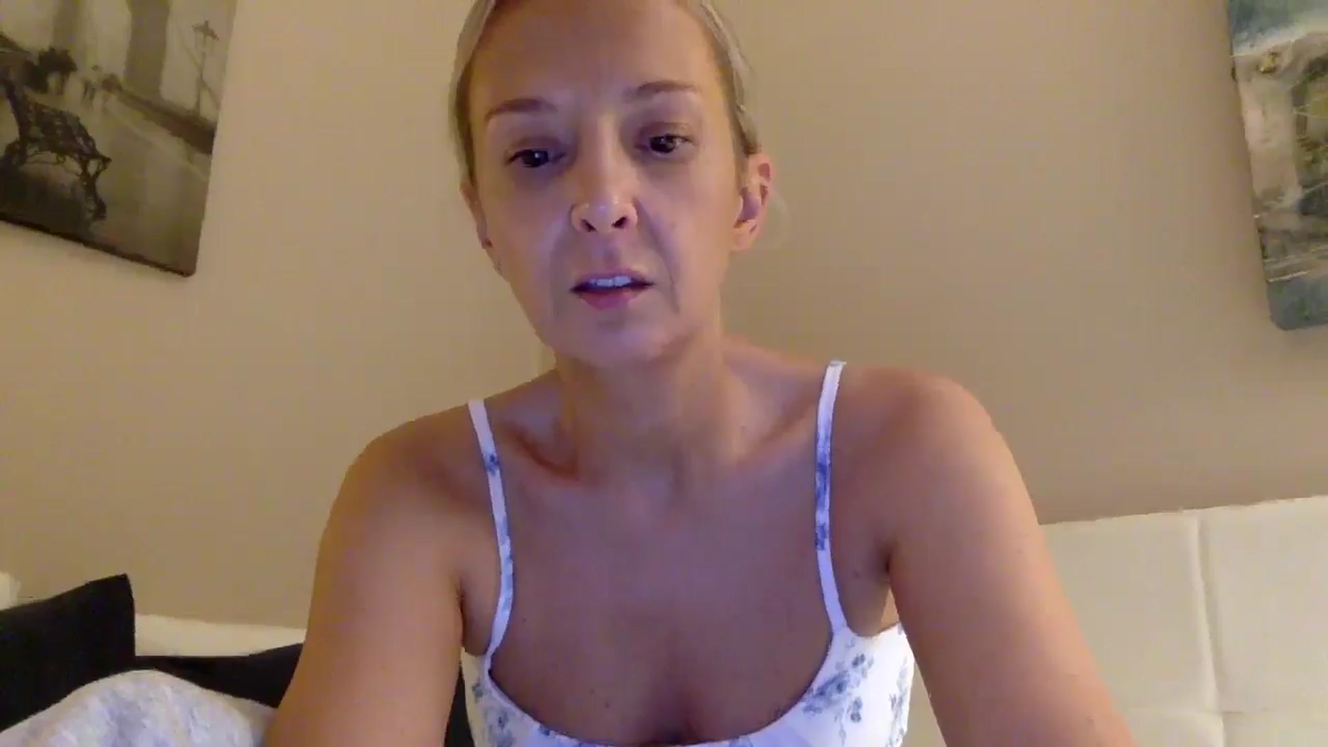 Gallery image thumbnail from Aimee_Angel's myfreecams stream on, 08/26/2025, 22:29 image 8 of 20