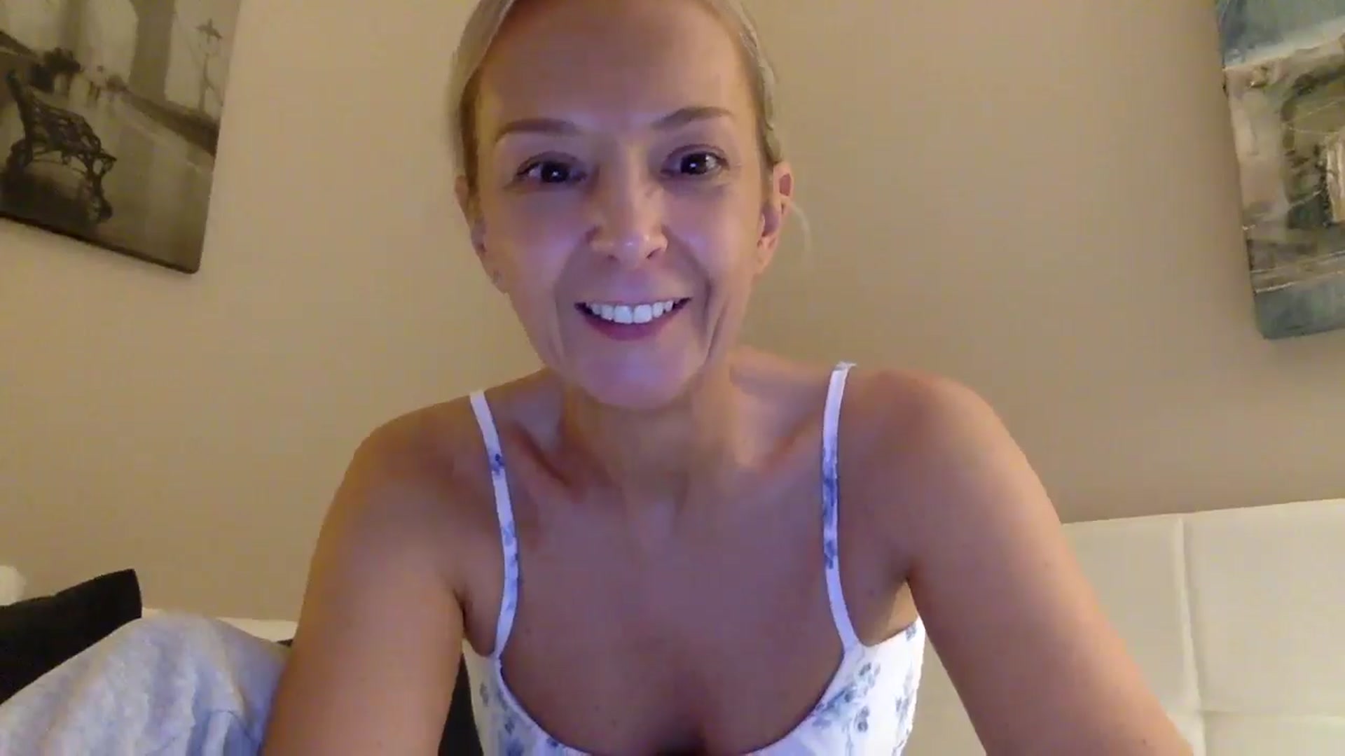 Gallery image thumbnail from Aimee_Angel's myfreecams stream on, 08/26/2025, 22:29 image 4 of 20