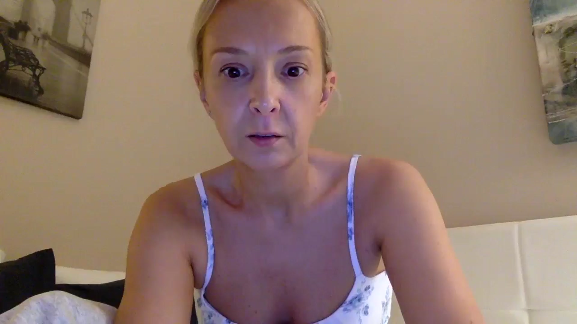 Gallery image thumbnail from Aimee_Angel's myfreecams stream on, 08/26/2025, 22:29 image 9 of 20