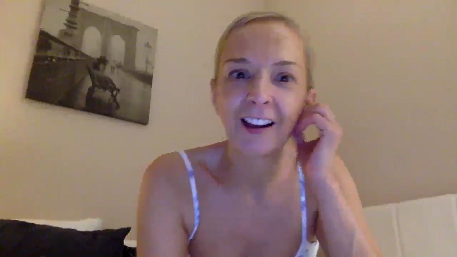 Gallery image thumbnail from Aimee_Angel's myfreecams stream on, 08/30/2025, 20:22 image 2 of 20