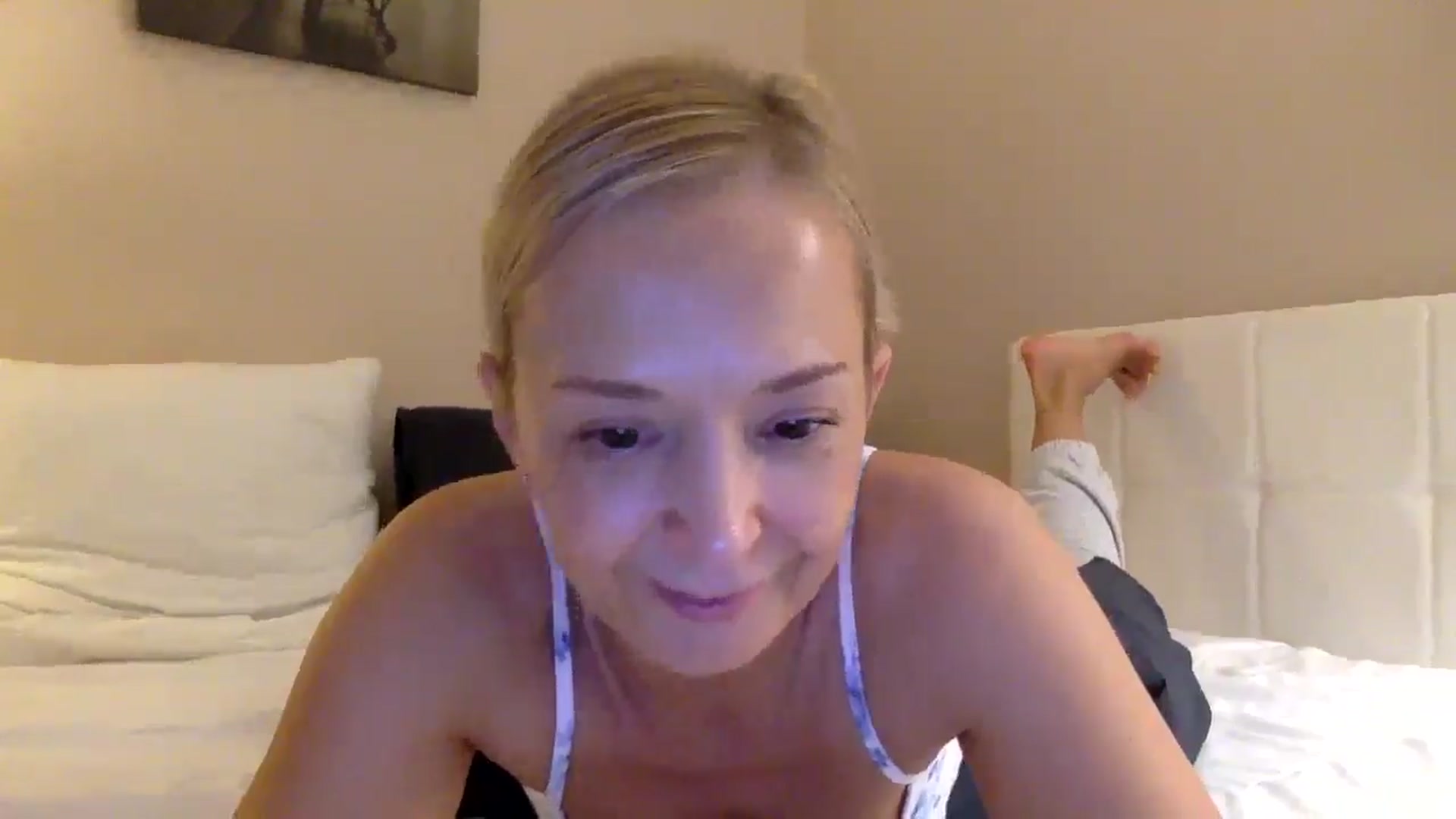 Gallery image thumbnail from Aimee_Angel's myfreecams stream on, 08/30/2025, 20:22 image 14 of 20