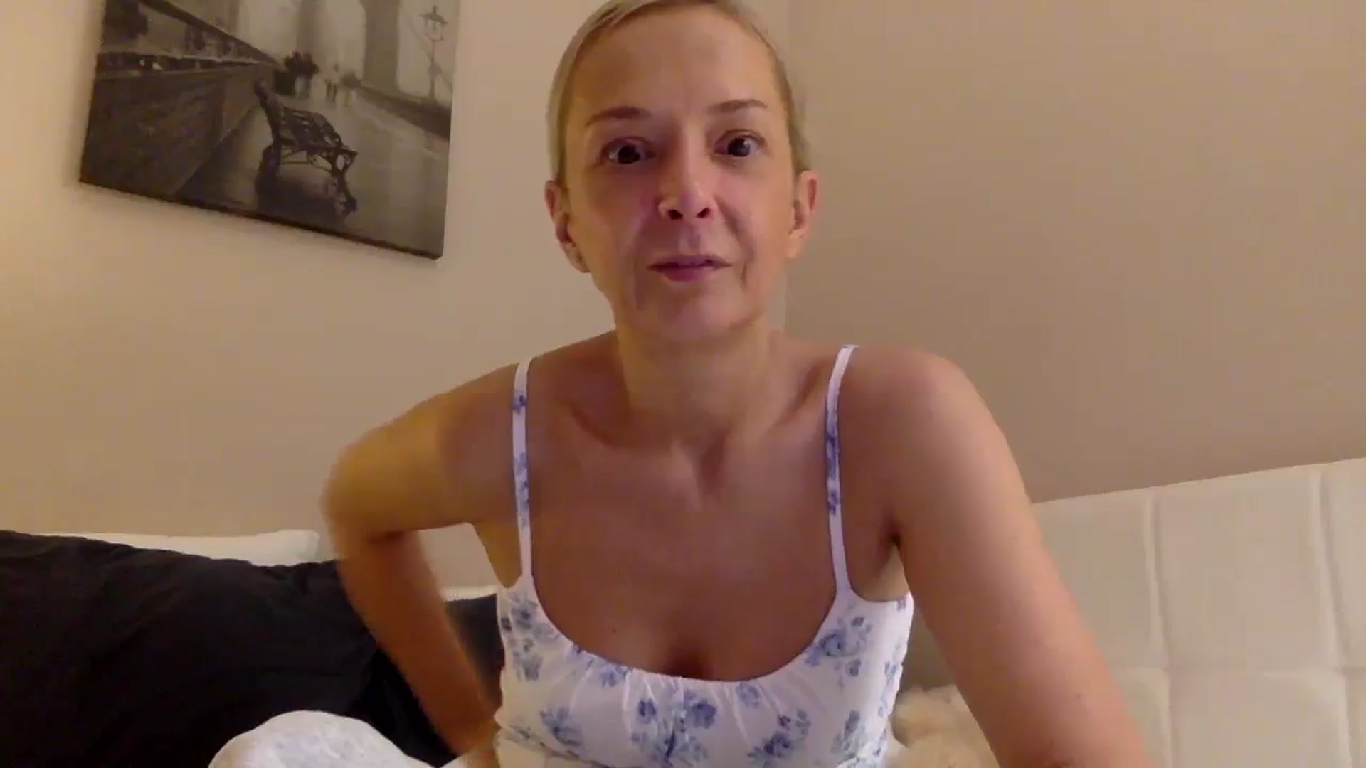 Gallery image thumbnail from Aimee_Angel's myfreecams stream on, 08/30/2025, 20:22 image 5 of 20