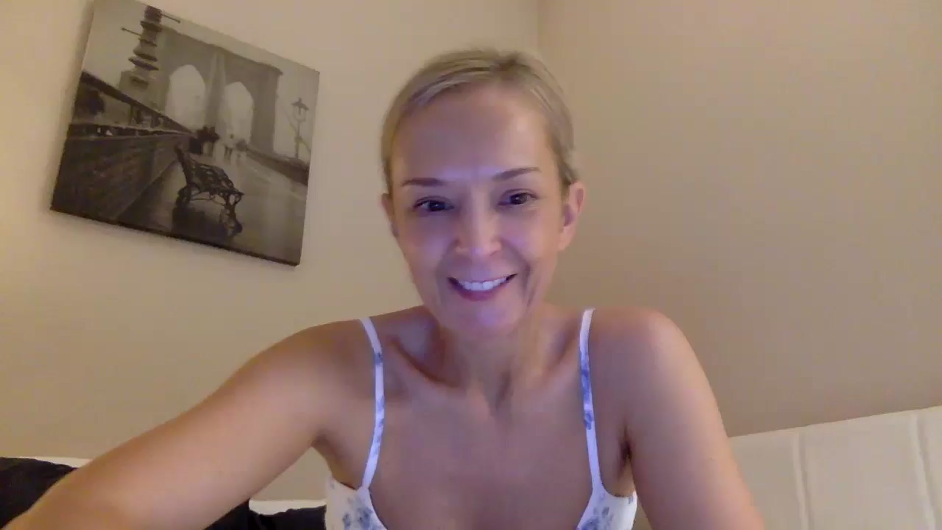 Gallery image thumbnail from Aimee_Angel's myfreecams stream on, 08/30/2025, 20:22 image 3 of 20