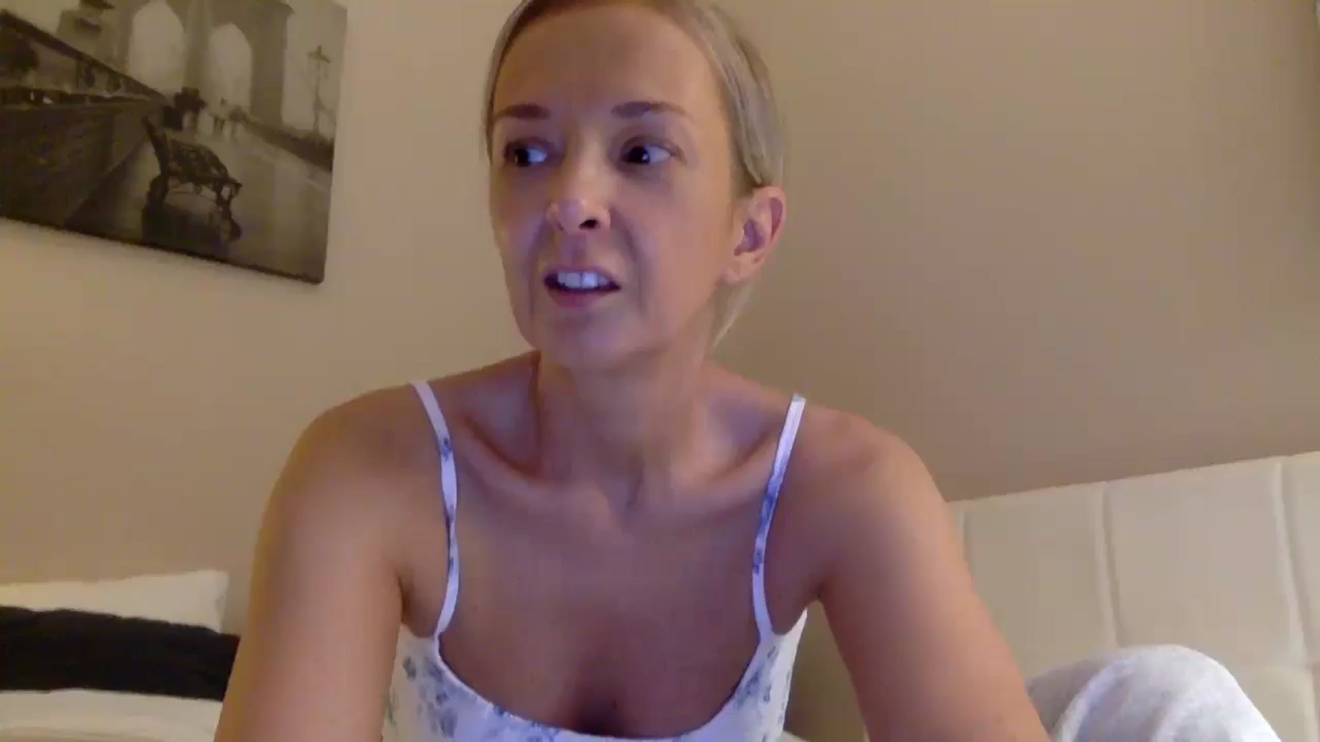 Gallery image thumbnail from Aimee_Angel's myfreecams stream on, 08/31/2025, 21:35 image 6 of 20