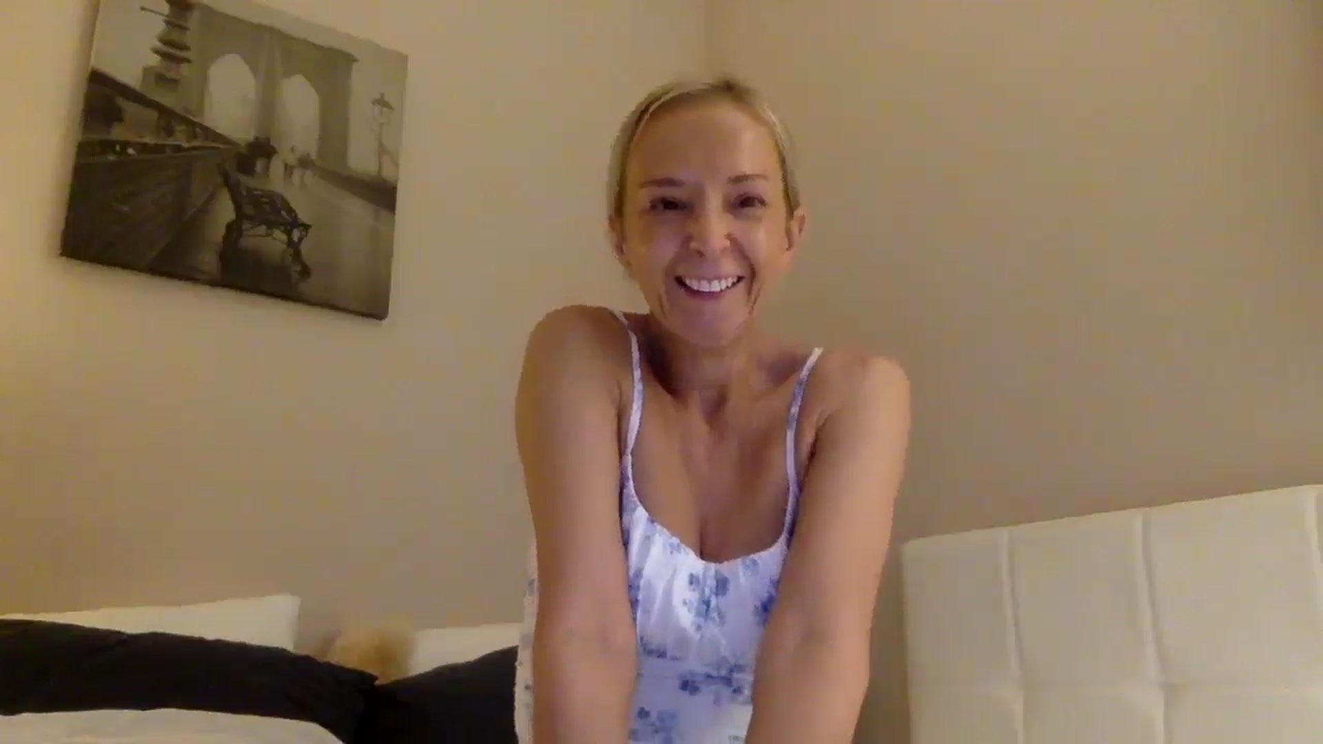 Gallery image thumbnail from Aimee_Angel's myfreecams stream on, 08/31/2025, 21:35 image 18 of 20
