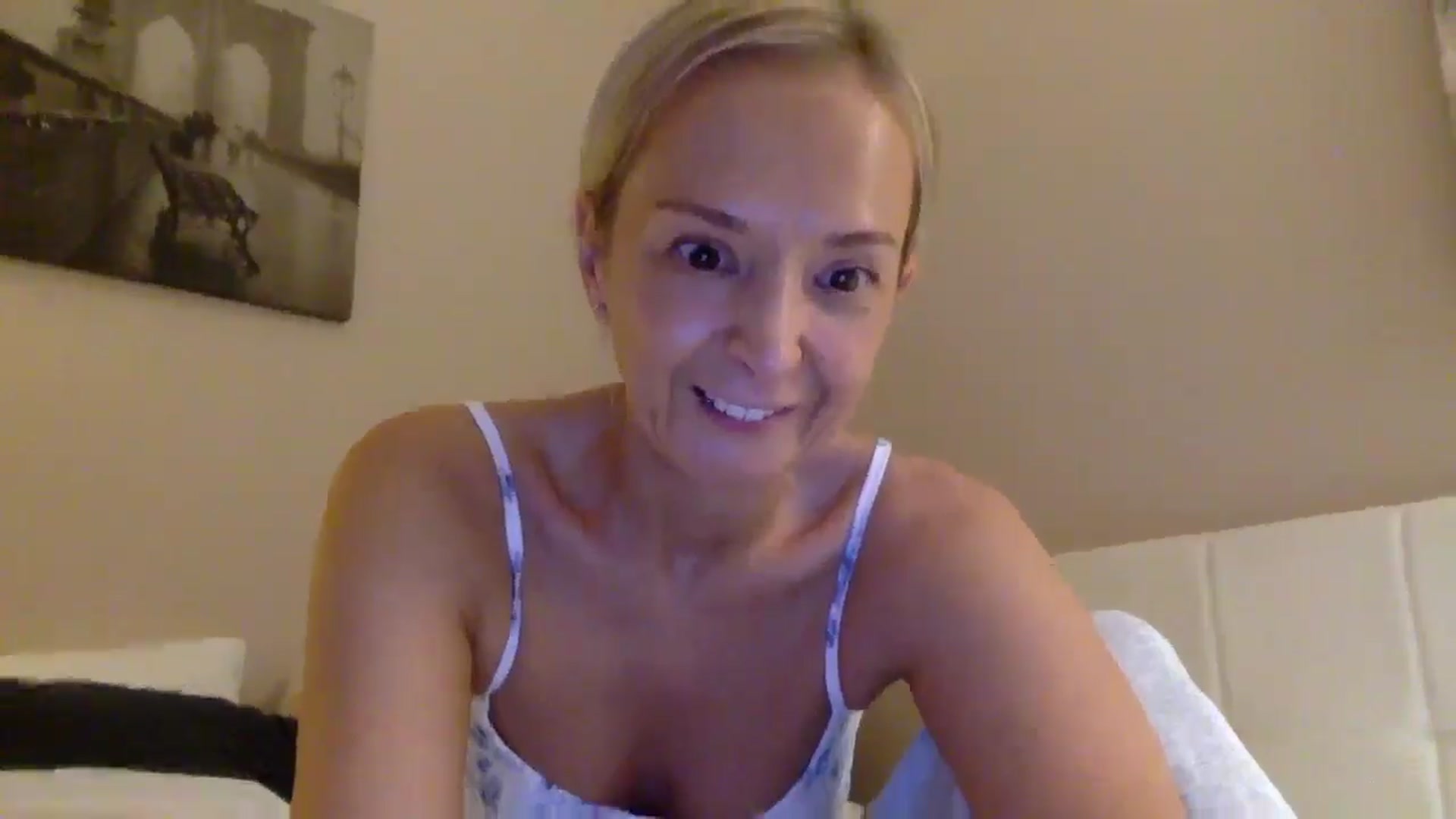 Gallery image thumbnail from Aimee_Angel's myfreecams stream on, 08/31/2025, 21:35 image 5 of 20