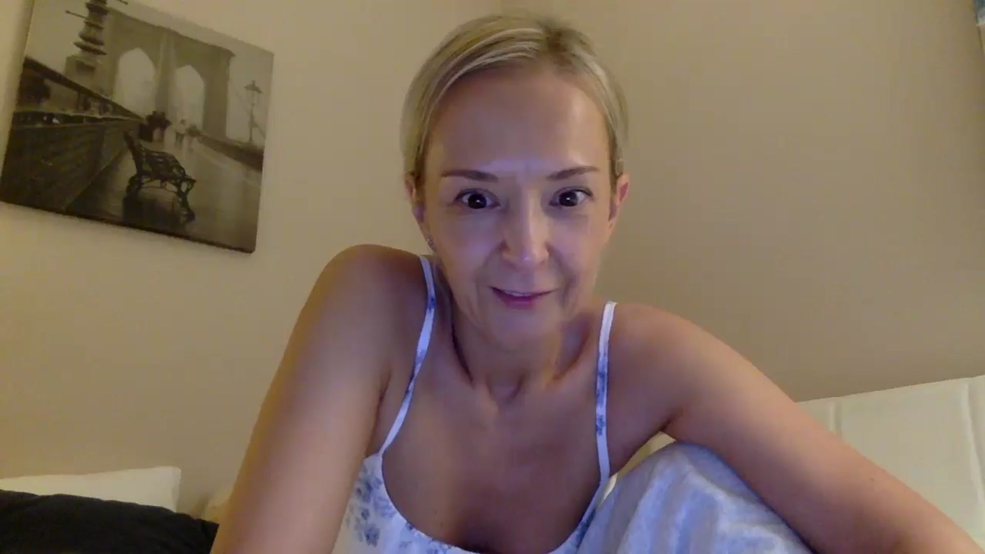 Gallery image thumbnail from Aimee_Angel's myfreecams stream on, 08/31/2025, 21:35 image 3 of 20