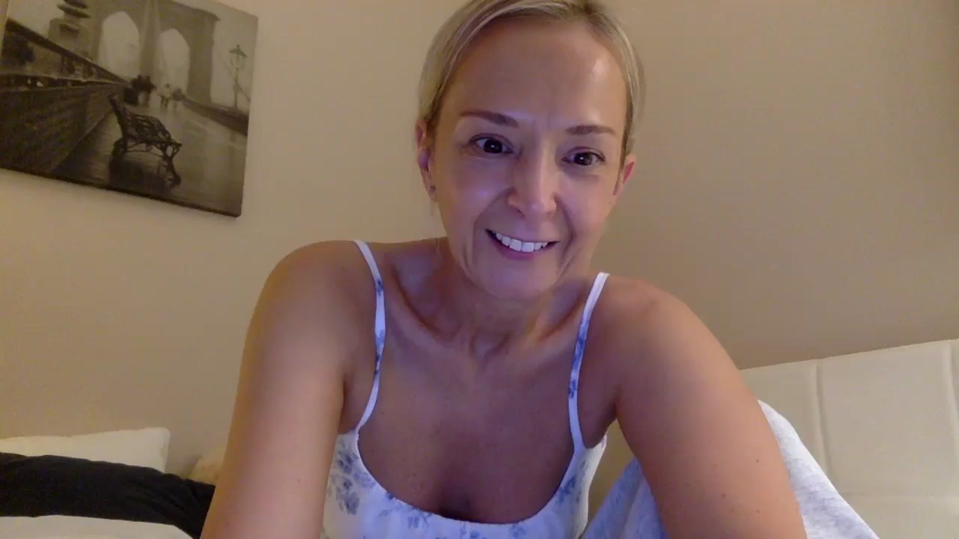 Gallery image thumbnail from Aimee_Angel's myfreecams stream on, 08/31/2025, 21:35 image 1 of 20