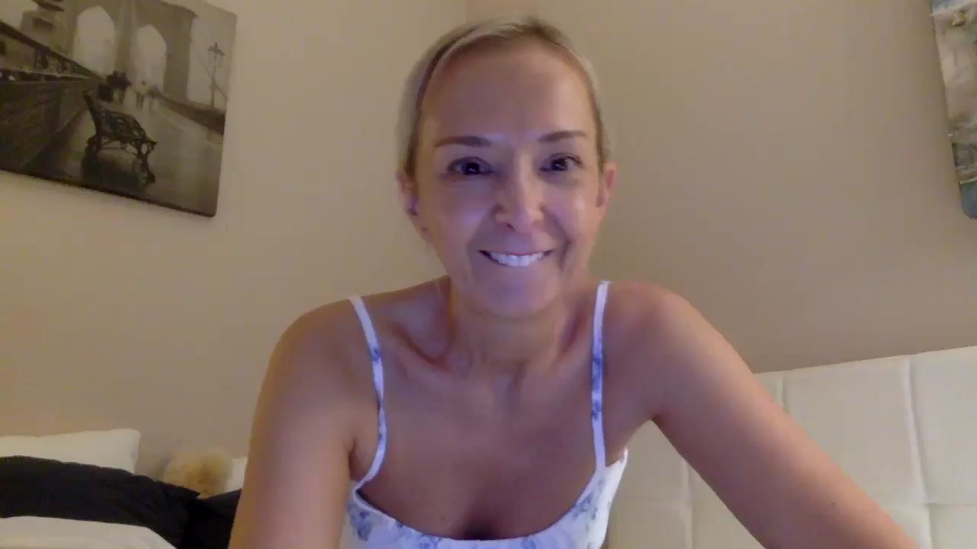 Gallery image thumbnail from Aimee_Angel's myfreecams stream on, 08/31/2025, 21:35 image 11 of 20