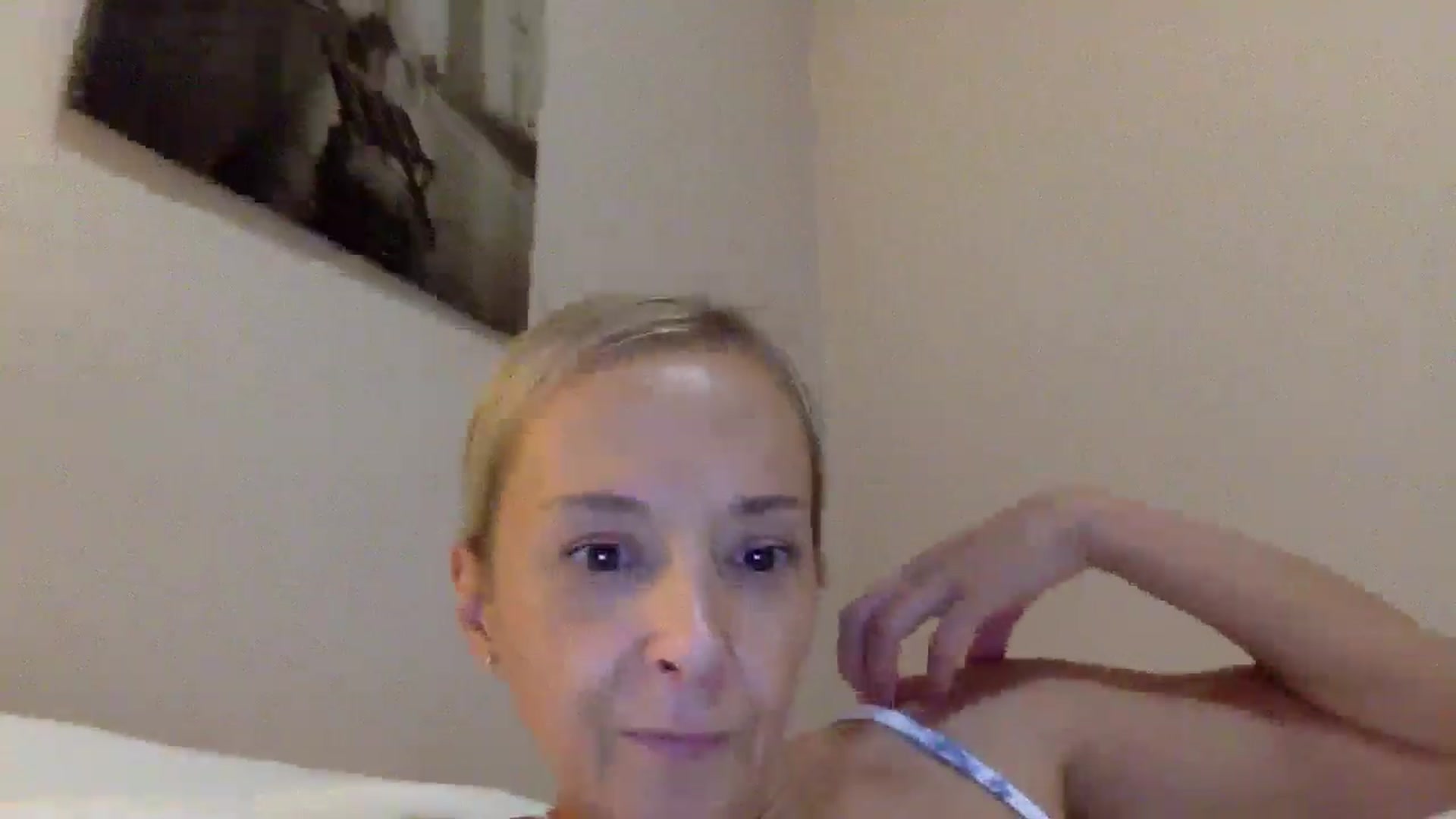Gallery image thumbnail from Aimee_Angel's myfreecams stream on, 09/03/2025, 20:07 image 6 of 20