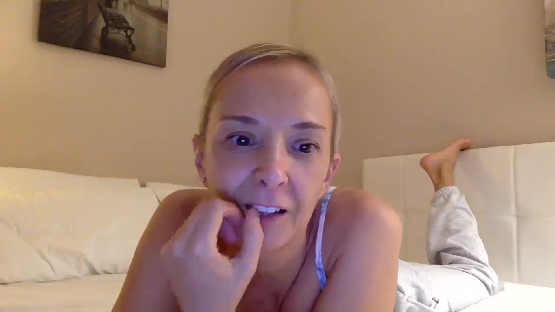 Gallery image thumbnail from Aimee_Angel's myfreecams stream on, 09/03/2025, 21:48 image 6 of 20