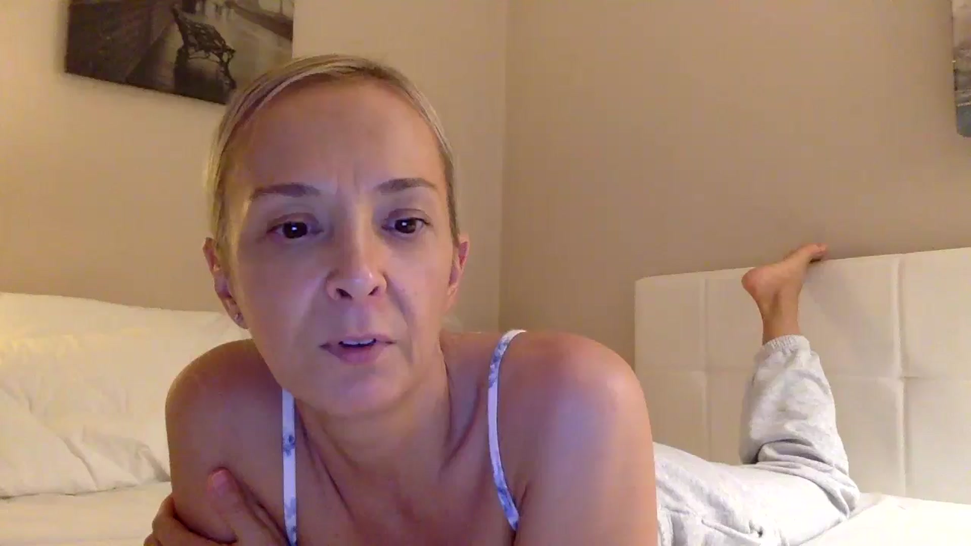 Gallery image thumbnail from Aimee_Angel's myfreecams stream on, 09/03/2025, 21:48 image 9 of 20