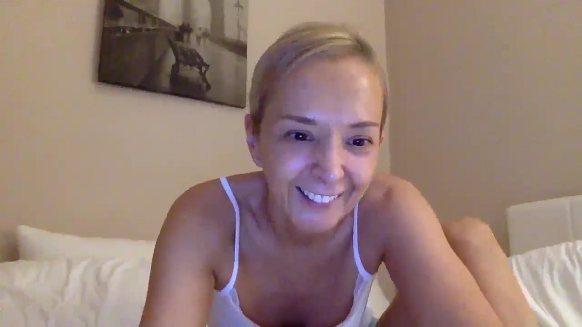 Gallery image thumbnail from Aimee_Angel's myfreecams stream on, 09/05/2025, 18:56 image 5 of 20