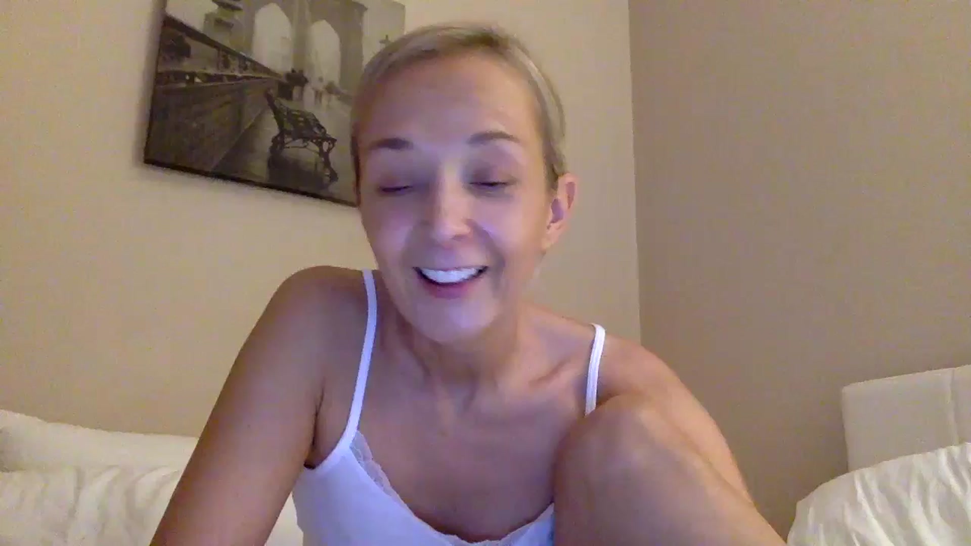 Gallery image thumbnail from Aimee_Angel's myfreecams stream on, 09/05/2025, 18:56 image 16 of 20