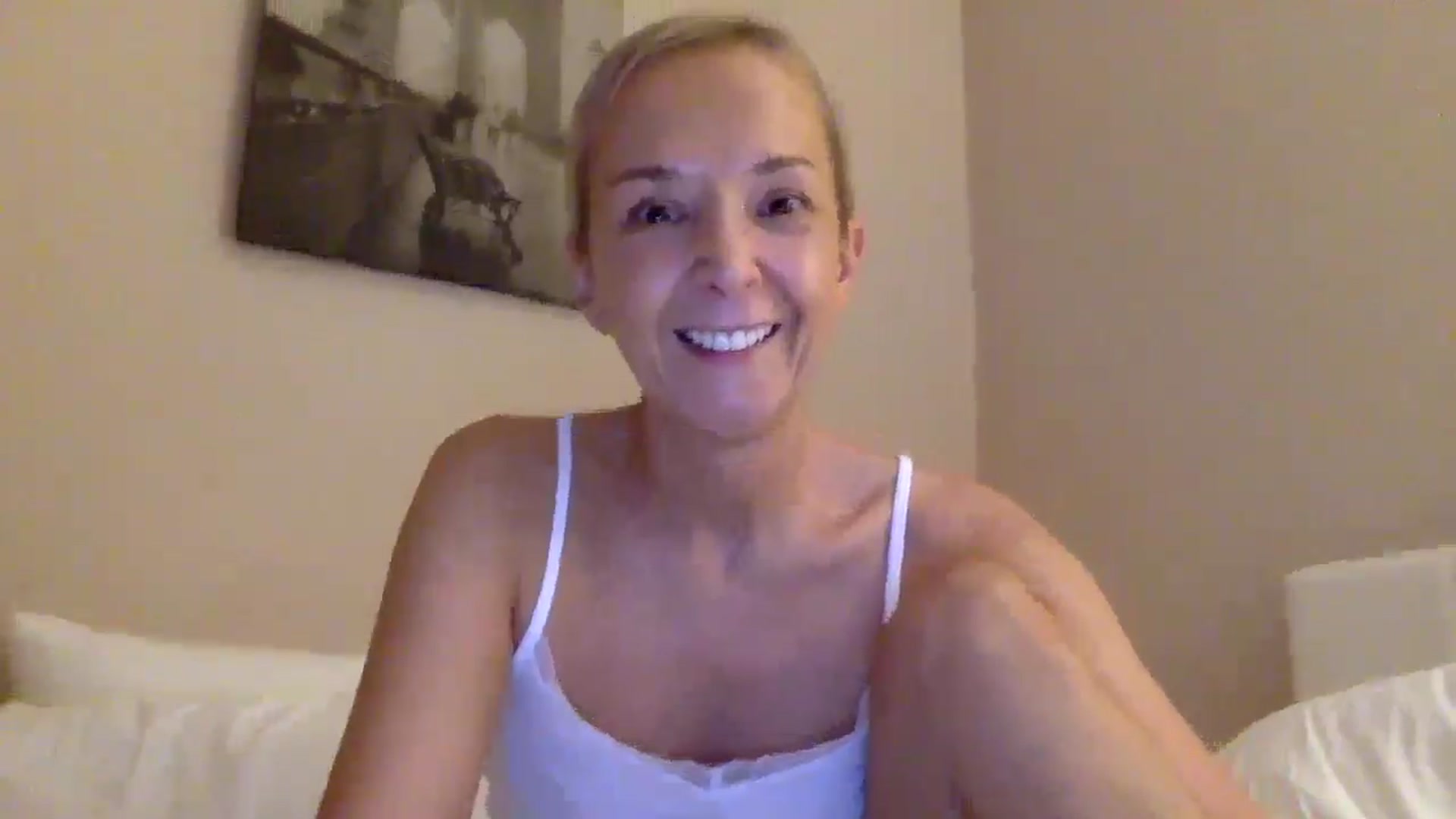 Gallery image thumbnail from Aimee_Angel's myfreecams stream on, 09/05/2025, 18:56 image 6 of 20