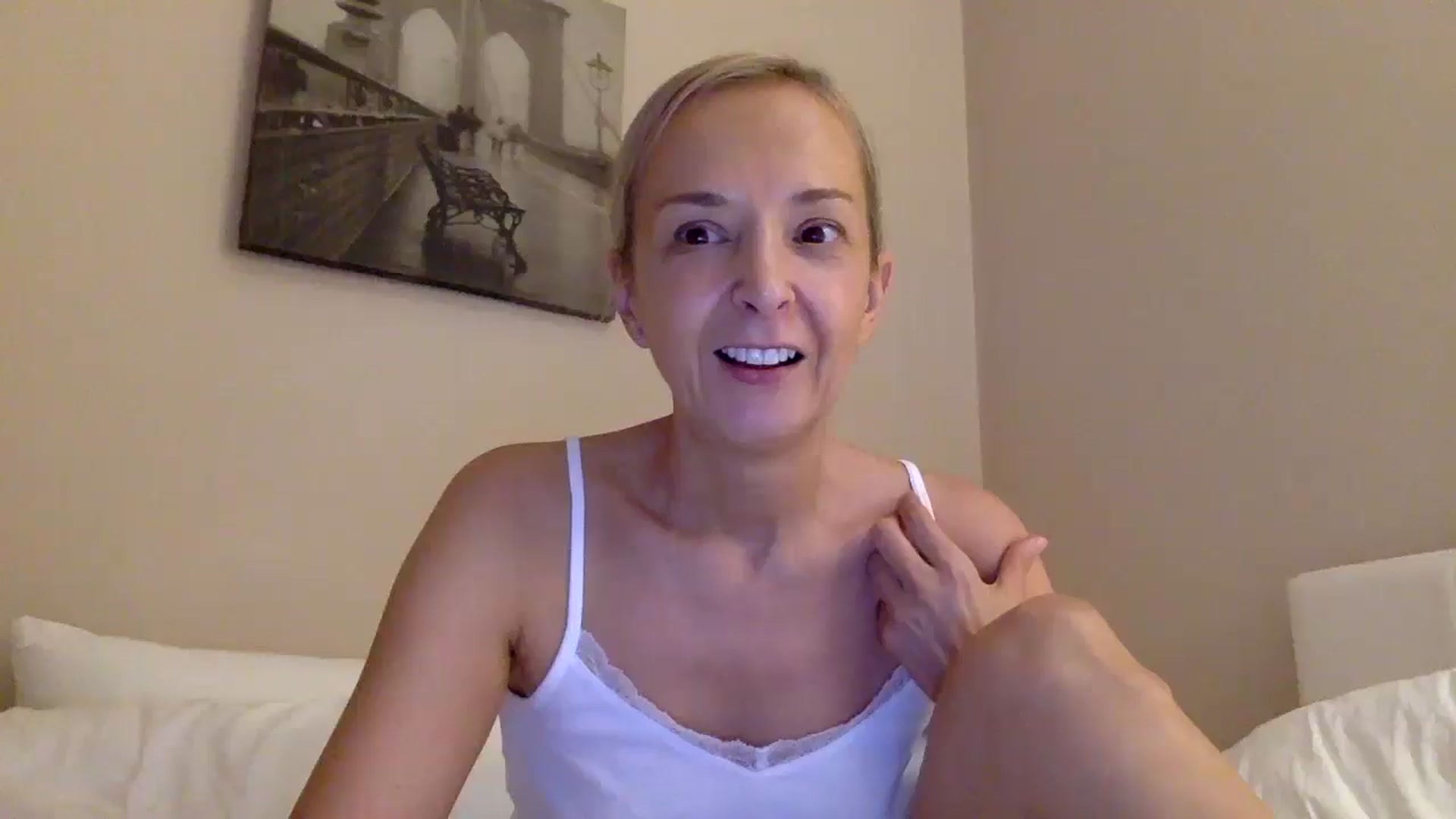 Gallery image thumbnail from Aimee_Angel's myfreecams stream on, 09/05/2025, 18:56 image 18 of 20