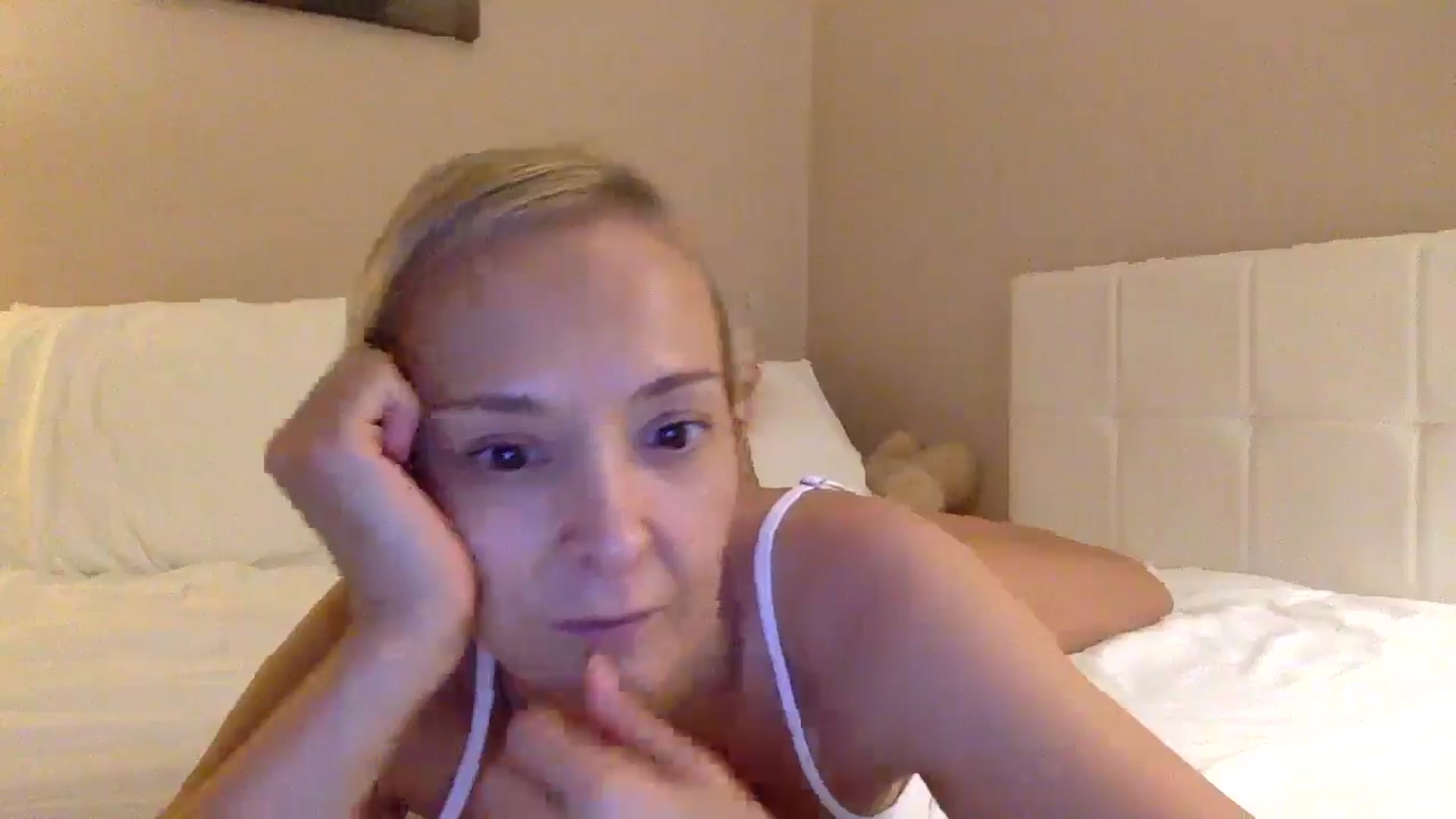 Gallery image thumbnail from Aimee_Angel's myfreecams stream on, 09/05/2025, 22:18 image 7 of 20