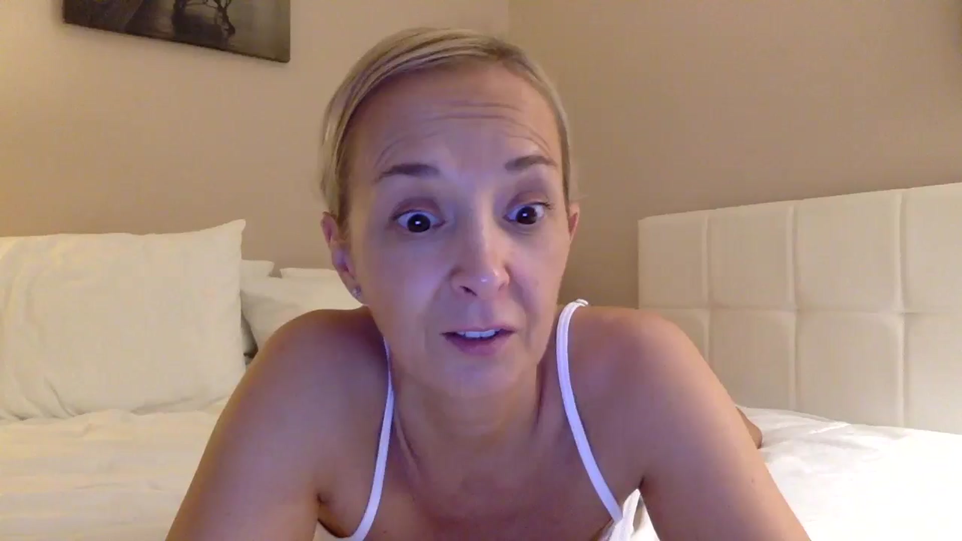 Gallery image thumbnail from Aimee_Angel's myfreecams stream on, 09/05/2025, 22:18 image 2 of 20