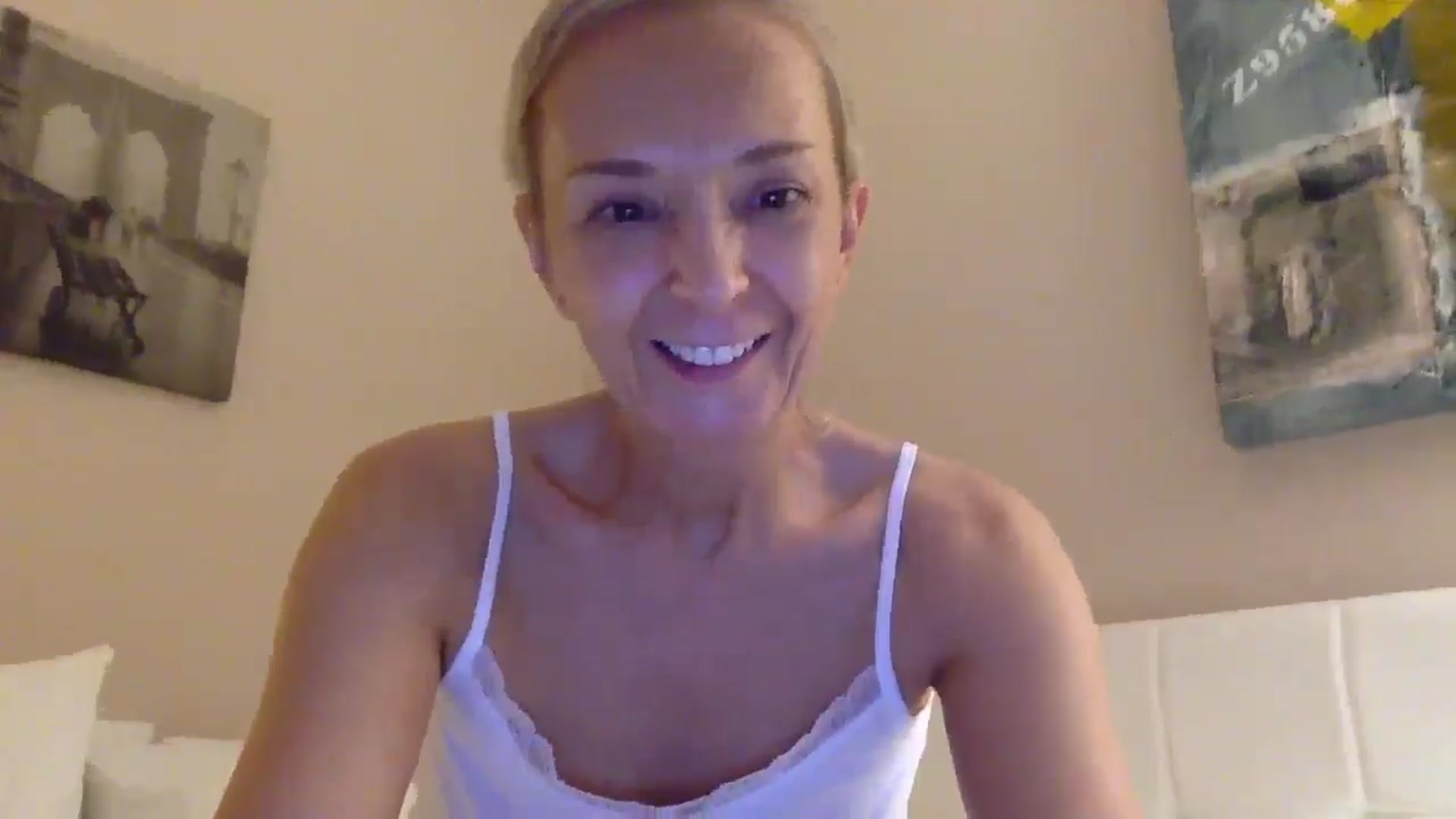 Gallery image thumbnail from Aimee_Angel's myfreecams stream on, 09/05/2025, 22:18 image 18 of 20