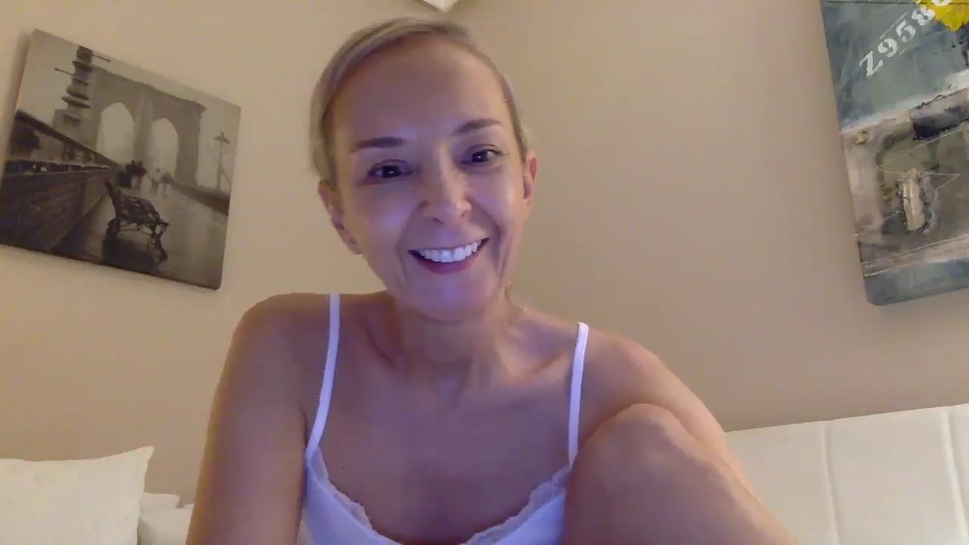 Gallery image thumbnail from Aimee_Angel's myfreecams stream on, 09/05/2025, 22:18 image 19 of 20