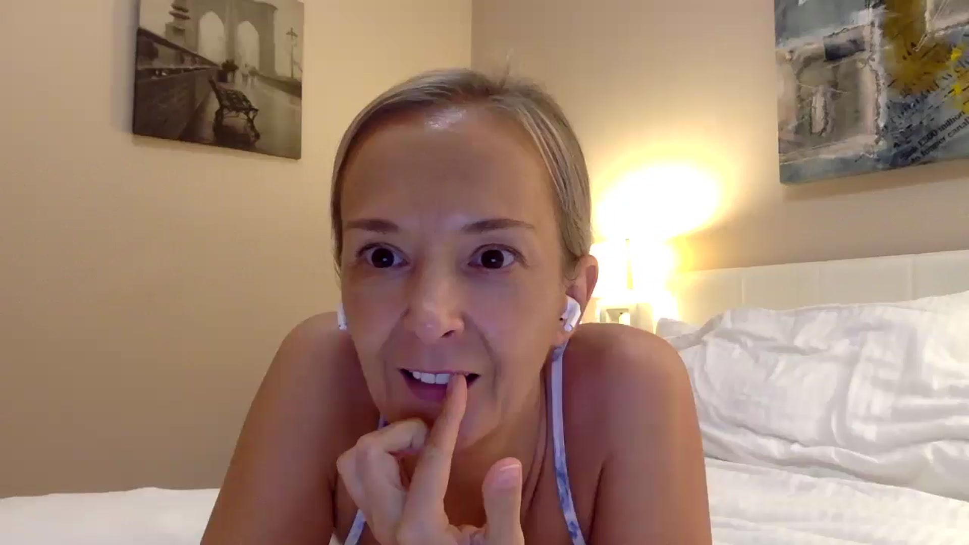 Gallery image thumbnail from Aimee_Angel's myfreecams stream on, 09/30/2025, 18:29 image 1 of 20
