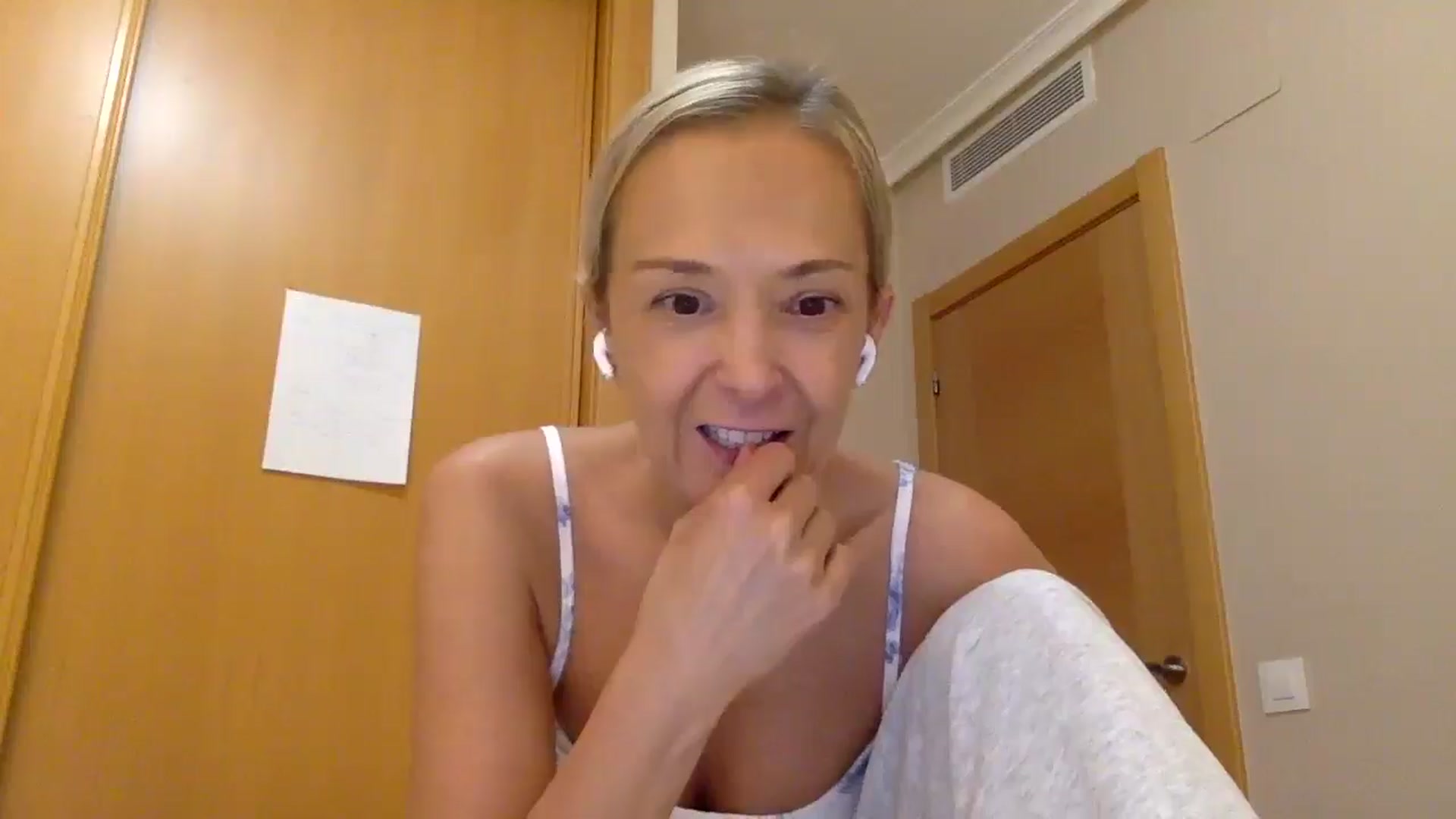 Gallery image thumbnail from Aimee_Angel's myfreecams stream on, 09/30/2025, 18:29 image 19 of 20