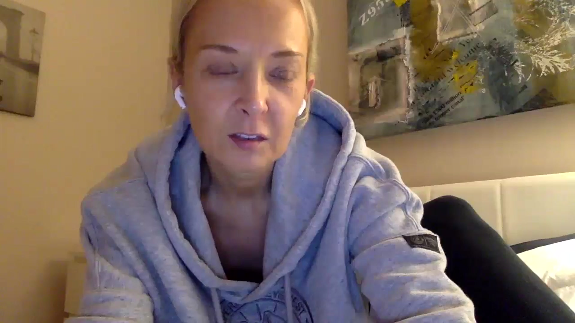 Gallery image thumbnail from Aimee_Angel's myfreecams stream on, 10/30/2025, 22:31 image 18 of 20