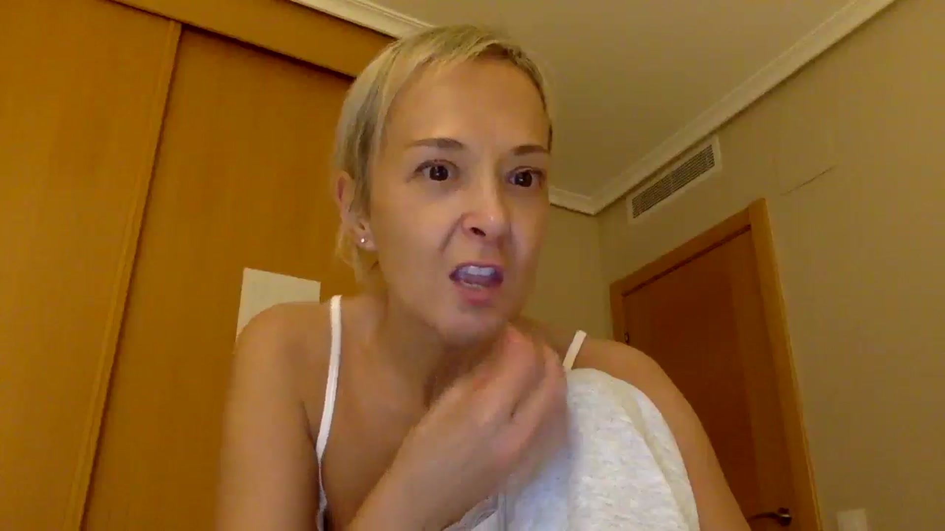 Gallery image thumbnail from Aimee_Angel's myfreecams stream on, 10/31/2025, 18:01 image 7 of 20