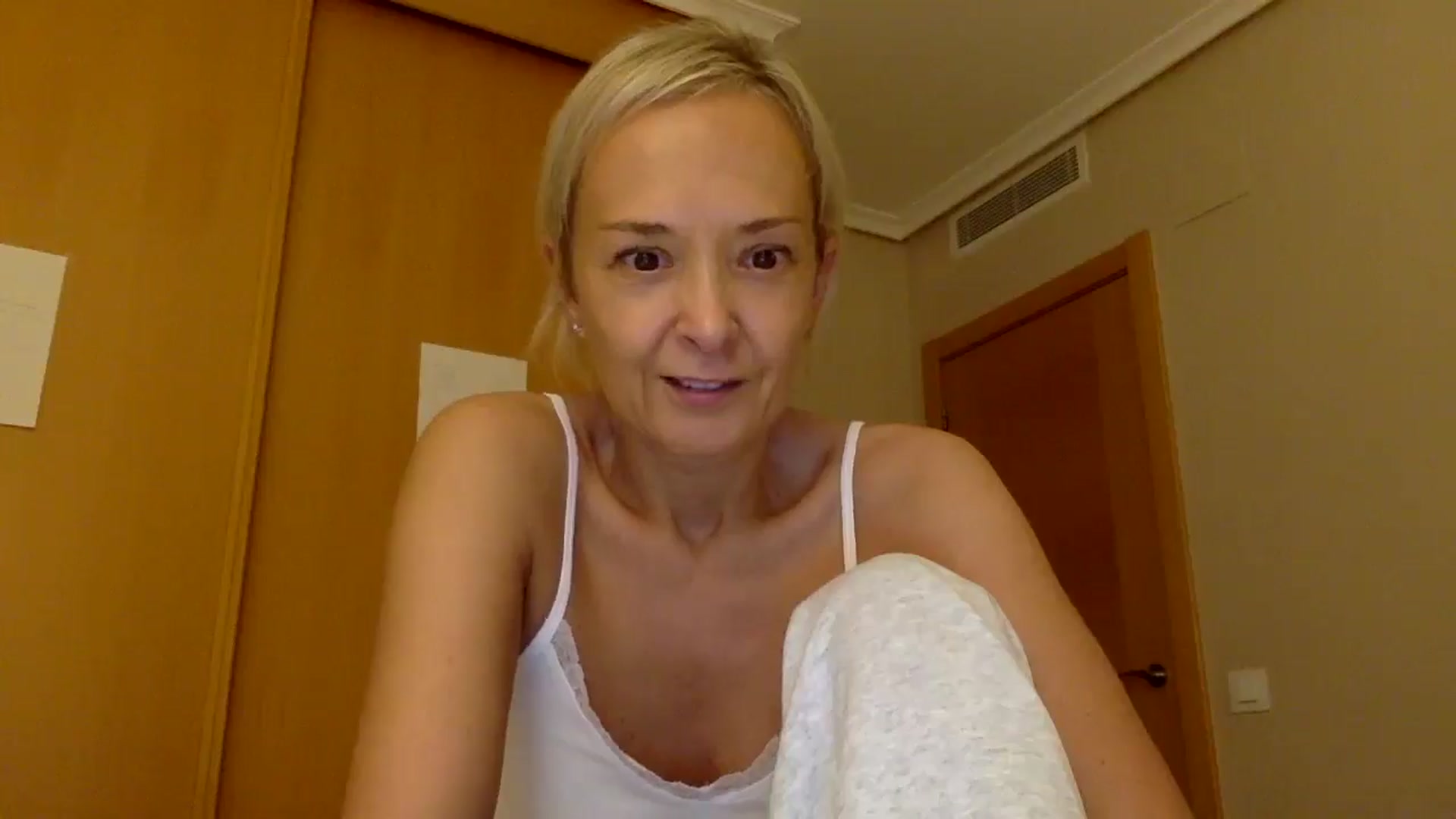 Gallery image thumbnail from Aimee_Angel's myfreecams stream on, 10/31/2025, 18:01 image 19 of 20