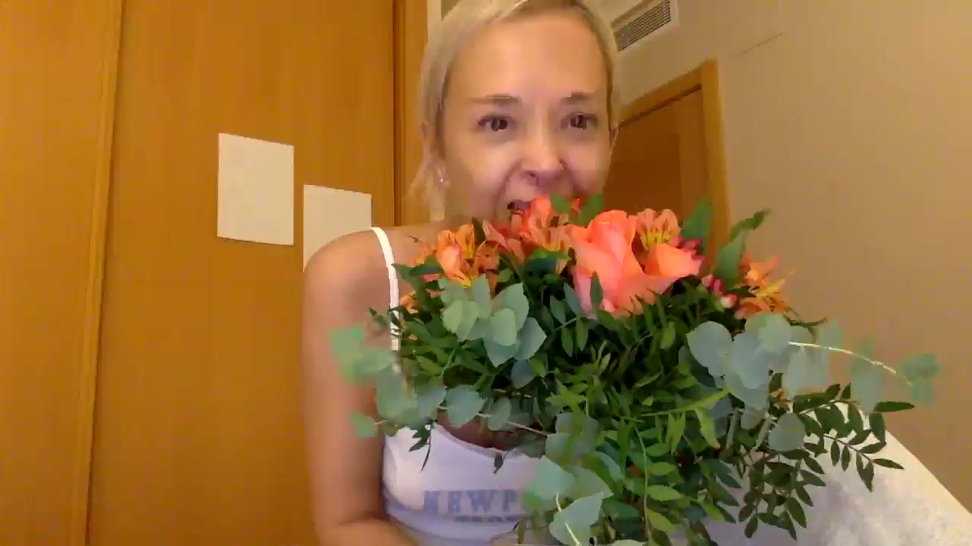 Gallery image thumbnail from Aimee_Angel's myfreecams stream on, 10/31/2025, 18:01 image 16 of 20