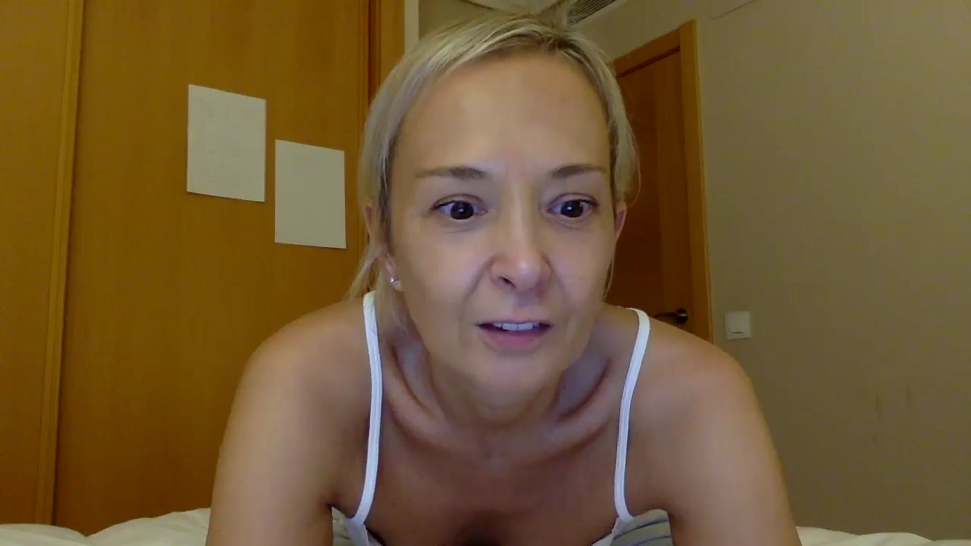 Gallery image thumbnail from Aimee_Angel's myfreecams stream on, 10/31/2025, 18:01 image 14 of 20