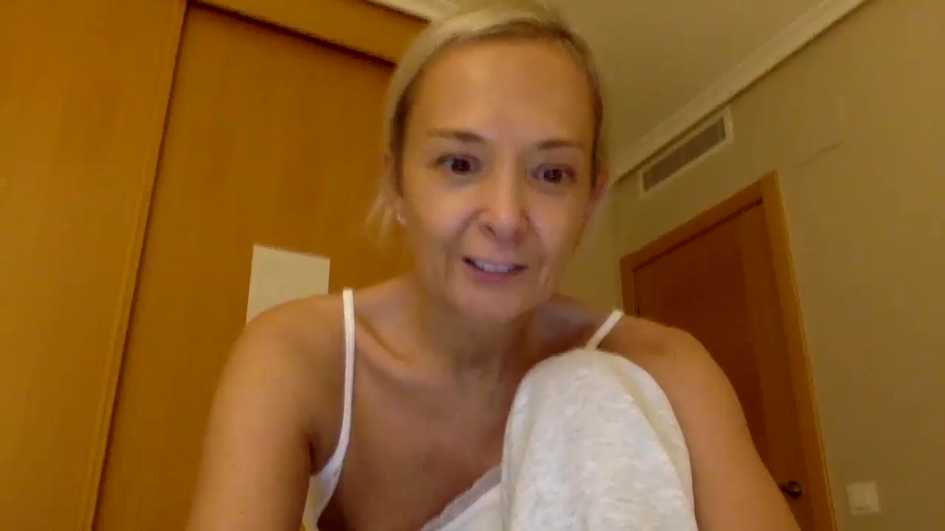 Gallery image thumbnail from Aimee_Angel's myfreecams stream on, 10/31/2025, 18:01 image 5 of 20