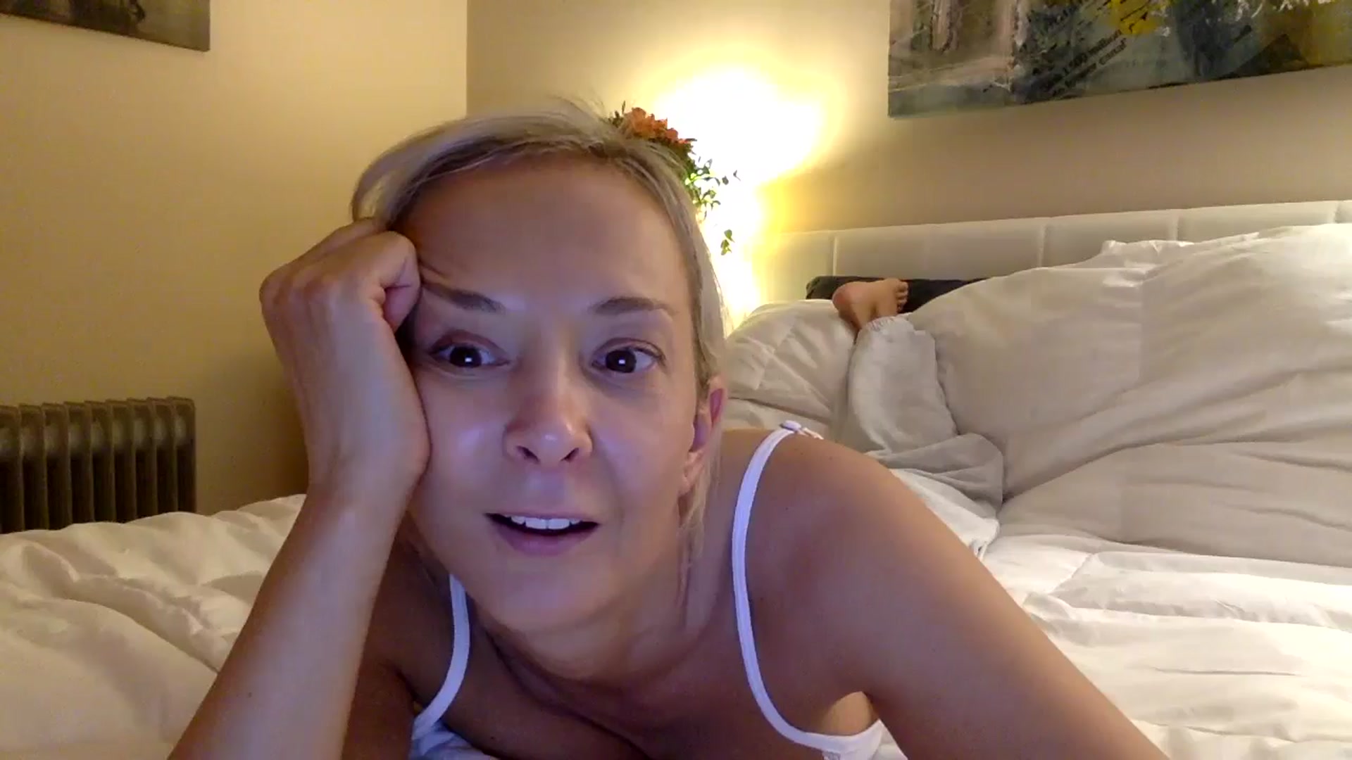 Gallery image thumbnail from Aimee_Angel's myfreecams stream on, 10/31/2025, 18:29 image 11 of 20