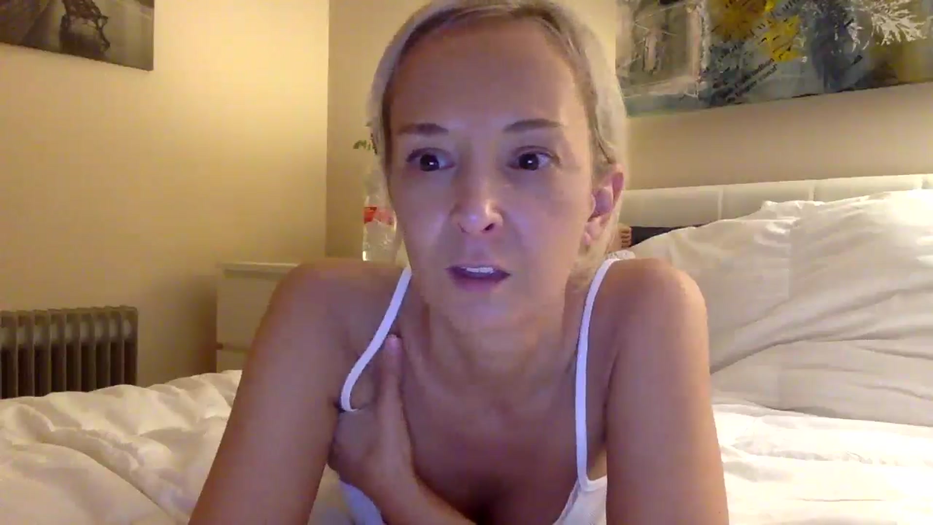 Gallery image thumbnail from Aimee_Angel's myfreecams stream on, 10/31/2025, 18:29 image 10 of 20
