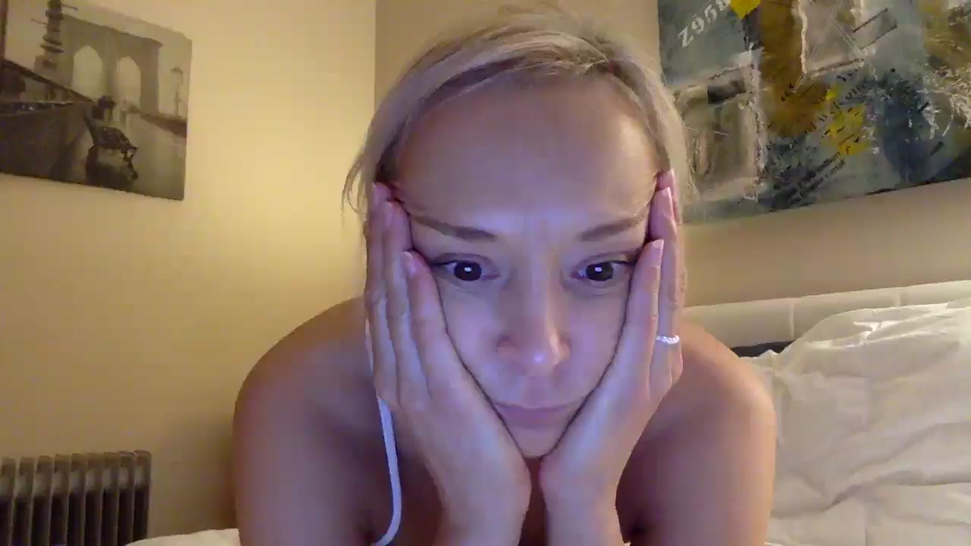 Gallery image thumbnail from Aimee_Angel's myfreecams stream on, 10/31/2025, 18:29 image 18 of 20