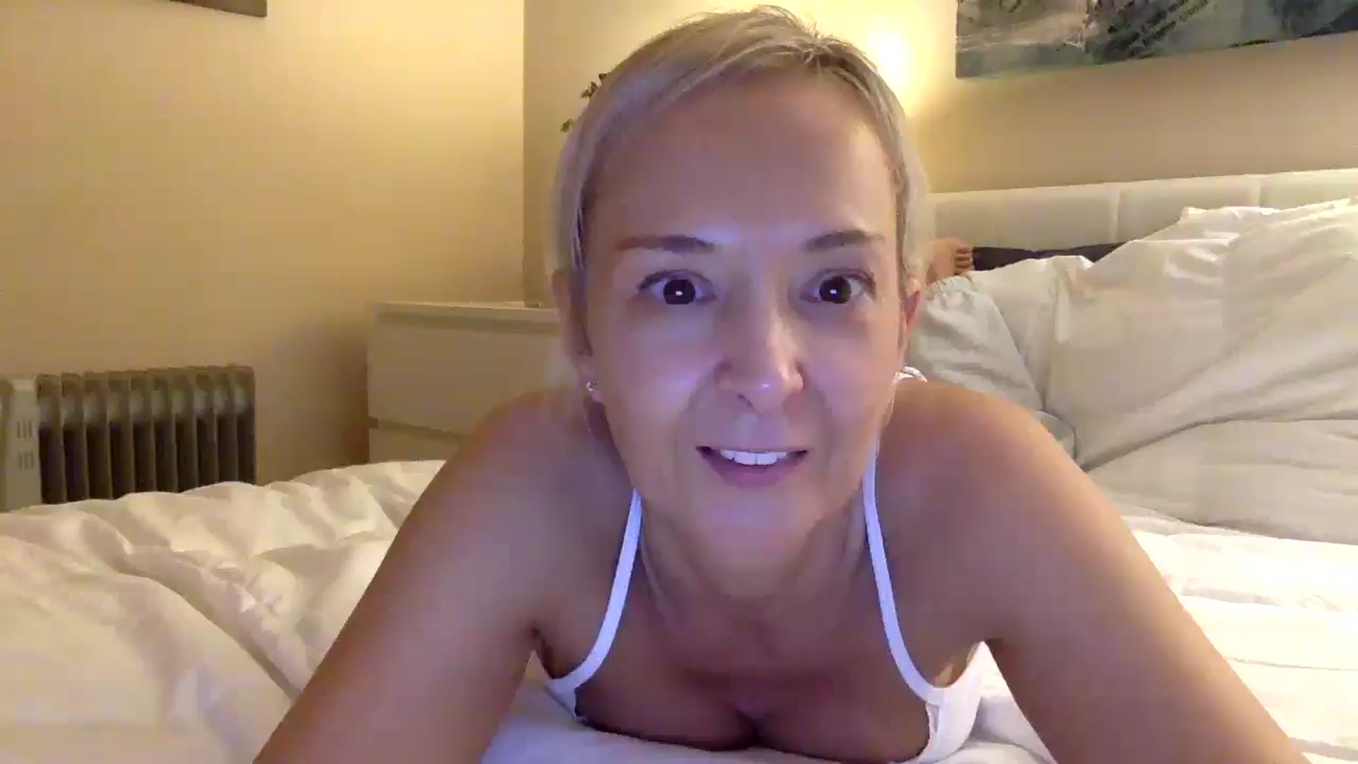 Gallery image thumbnail from Aimee_Angel's myfreecams stream on, 10/31/2025, 18:29 image 1 of 20