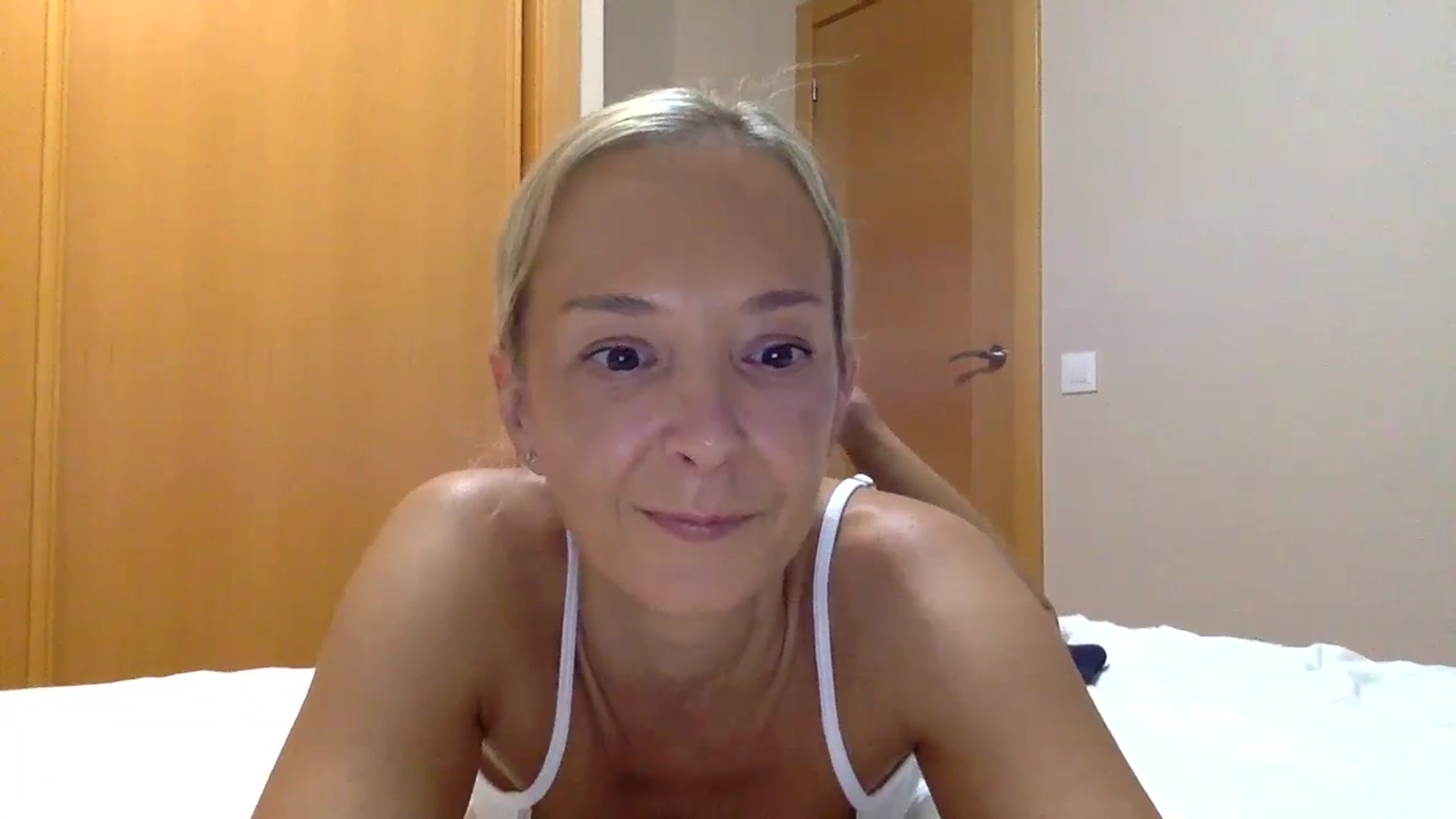 Gallery image thumbnail from Aimeee555's myfreecams stream on, 09/19/2023, 20:18 image 17 of 20