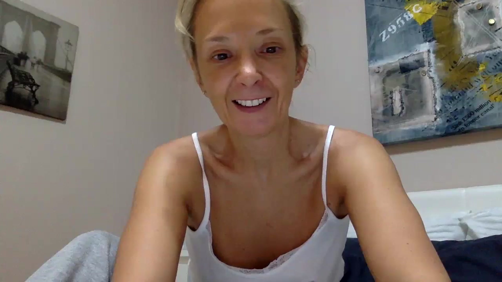 Gallery image thumbnail from Aimeee555's myfreecams stream on, 10/07/2023, 19:19 image 11 of 20